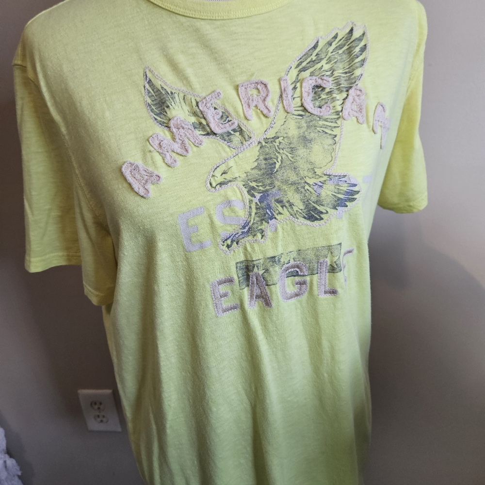 American Eagle Outfitters Graphic T-Shirt . - Picture 6 of 11